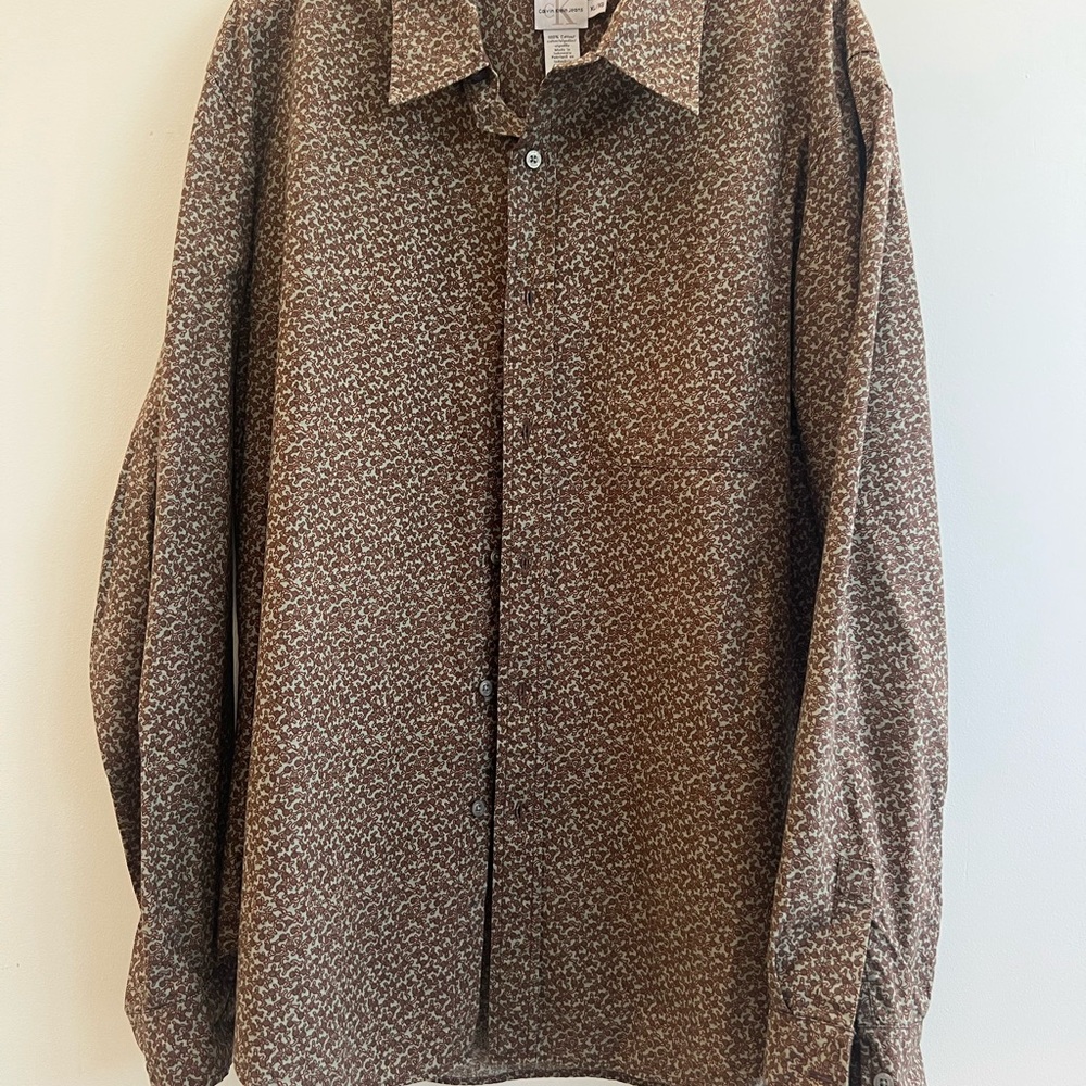 Cool trippy pattern shirt! Vintage age but super good condition.
